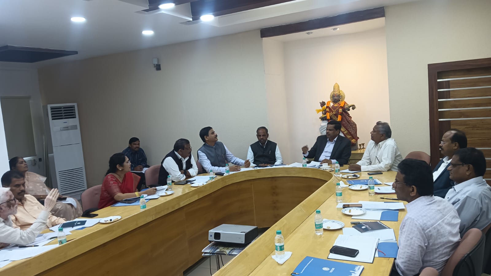 TGCHE meeting with the Vice Chancellors of the State universities on 4 April 2025, to deliberate on Academic and Administrative reforms.